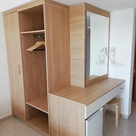 Joy Apts 4*