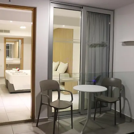Joy Apts Aparthotel