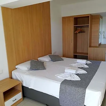 Aparthotel Joy Apts 4*