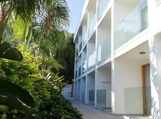 Lägenhetshotell Joy Apts 4*